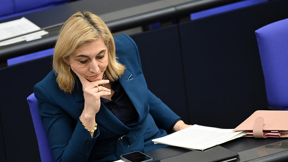 Nina Warken war vor ihrer Ernennung vor allem als Innenpolitikerin aufgefallen. Einigen galt sie daher als &bdquo;fachfremd&ldquo;. (Archiv)