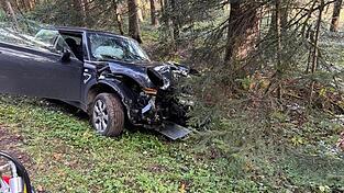 Der Wagen der Fahrerin wurde bei dem Unfall beschädigt.