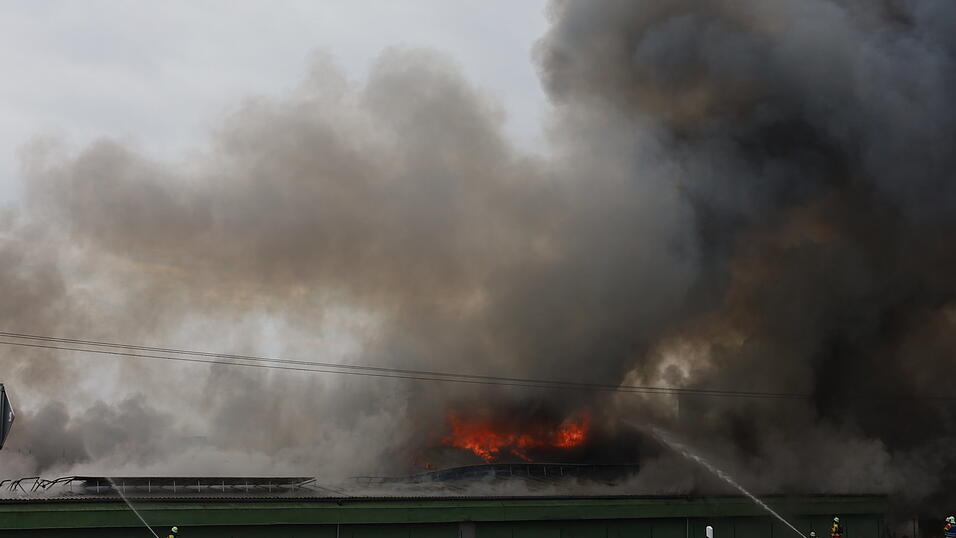 Mehrere Feuerwehren sind im Einsatz.