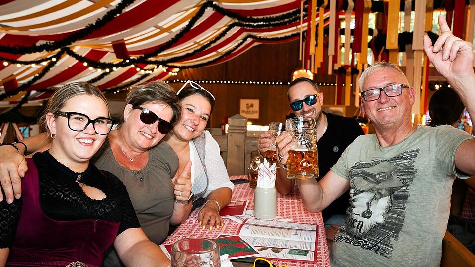 Die Partybilder vom Samstag, 15. August, aus dem Festzelt Krönner. Die Partybilder vom Samstag, 15. August, aus dem Festzelt Krönner.