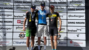 Gingen nach dem Mountainbike Marathon in Pfronten als Sieger hervor und holten sich den Bayerischen Meister- und Vizemeistertitel. Benjamin Schäfer (Mitte) und Michael Mayr (links). Gingen nach dem Mountainbike Marathon in Pfronten als Sieger hervor und holten sich den Bayerischen Meister- und Vizemeistertitel. Benjamin Schäfer (Mitte) und Michael Mayr (links).