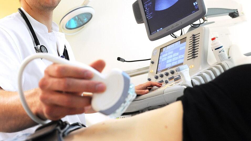 Für bestimmte Ultraschall-Untersuchungen müssen Patienten selbst zahlen. (Archivbild) Für bestimmte Ultraschall-Untersuchungen müssen Patienten selbst zahlen. (Archivbild)