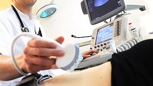 F&uuml;r bestimmte Ultraschall-Untersuchungen m&uuml;ssen Patienten selbst zahlen. (Archivbild)