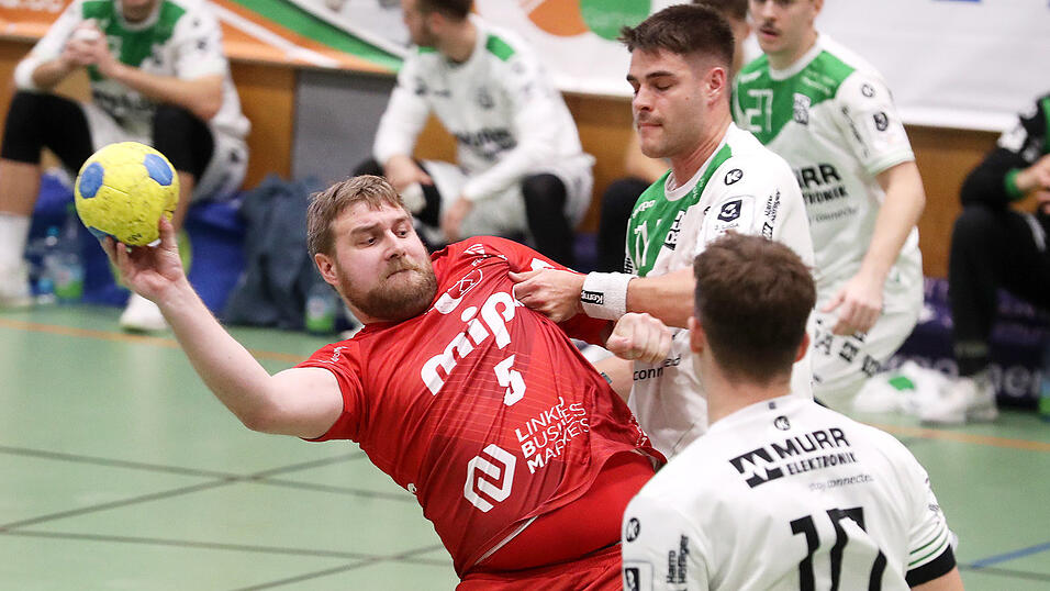 ARTISTISCHE EINLAGE: Florian 'Monte' Schindlbeck (Nummer 5) gelangen in Schwetzingen zwei 'Buden'.