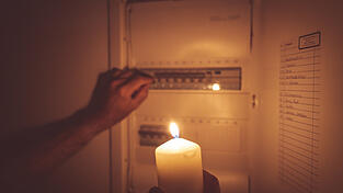 Am Mittwochabend haben einige Stallwanger wohl erst mal ihren Sicherungskasten geprüft - um dann zu erkennen, dass es sich um einen allgemeinen Stromausfall handelt (Symbolfoto) Am Mittwochabend haben einige Stallwanger wohl erst mal ihren Sicherungskasten geprüft - um dann zu erkennen, dass es sich um einen allgemeinen Stromausfall handelt (Symbolfoto)
