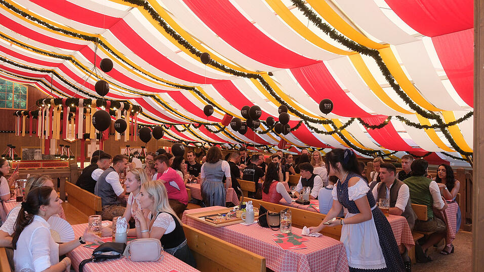 Die Partybilder vom Mittwoch, 16. August 2023, aus dem Festzelt Krönner. Die Partybilder vom Mittwoch, 16. August 2023, aus dem Festzelt Krönner.