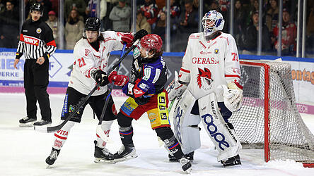 Im dritten Spiel der Viertelfinalserie ging es nicht nur auf dem Eis zur Sache. Im dritten Spiel der Viertelfinalserie ging es nicht nur auf dem Eis zur Sache.