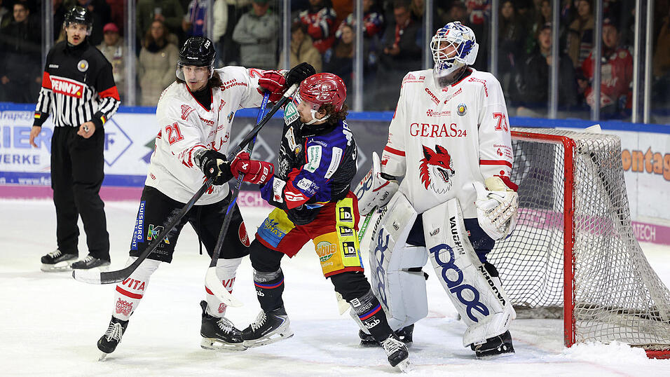 Im dritten Spiel der Viertelfinalserie ging es nicht nur auf dem Eis zur Sache.