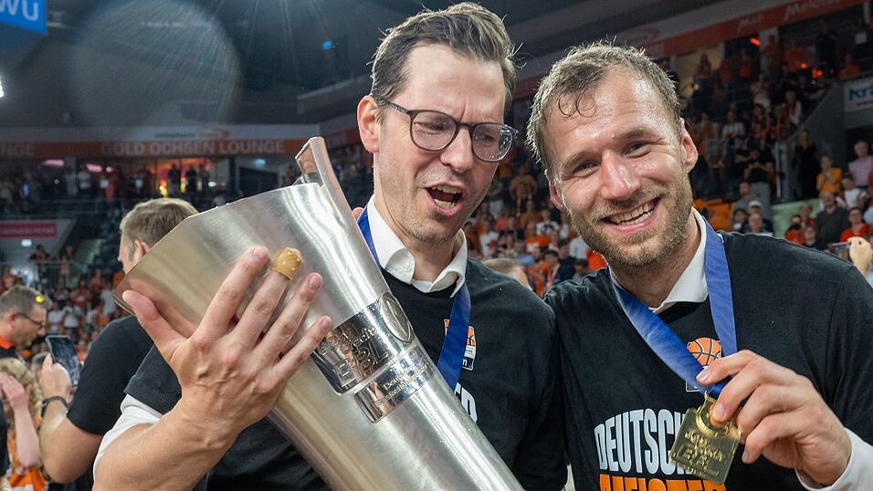 Anton Gavel (r) trifft in M&uuml;nchen einen alten Bekannten. (Archivbild)