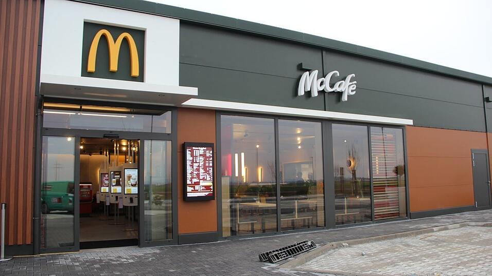 Elf Wochen betrug die Bauzeit der McDonald’s -Filiale in Wallersdorf. Nun ist so gut wie alles fertig. Elf Wochen betrug die Bauzeit der McDonald’s -Filiale in Wallersdorf. Nun ist so gut wie alles fertig.