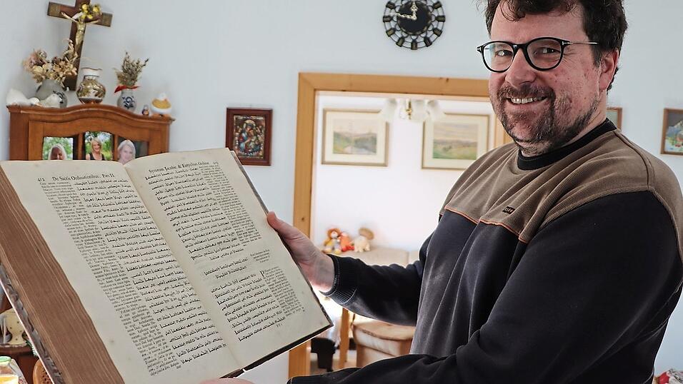 Hubert Alisade ist dort Zuhause, wo sich zwischen zwei Buchdeckeln seltsame alte Schriftzeichen finden, die es zu entziffern gilt. Neben seiner Arbeit an der Universit&auml;t Innsbruck widmet sich der W&ouml;rther seit Neuestem auch der Heimatforschung.