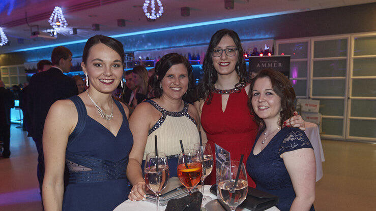 Die Metzgerzunft hat am Samstagabend in die Joseph-von-Fraunhofer-Halle eingeladen. Die Metzgerzunft hat am Samstagabend in die Joseph-von-Fraunhofer-Halle eingeladen.