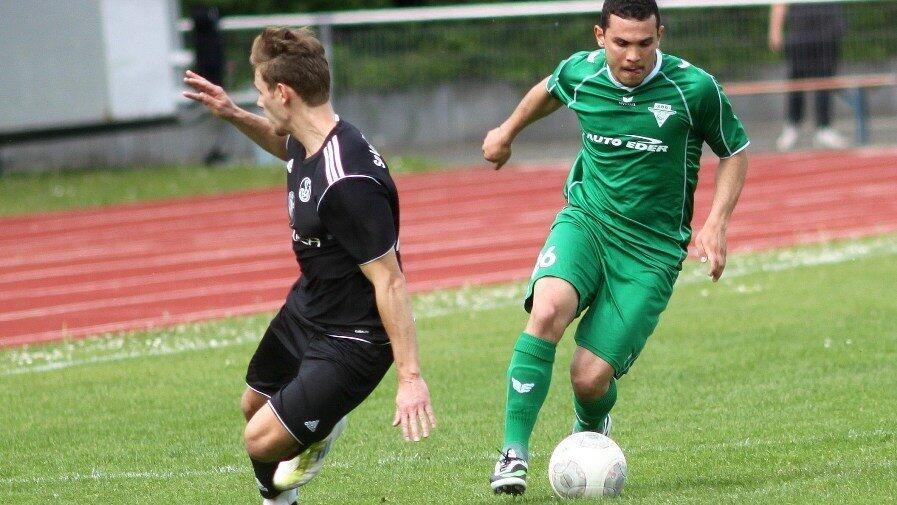 Die SpVgg Landshut schenkte gegen Rosenheim eine 2:0 Führung wieder her (Foto: Herrmann). Die SpVgg Landshut schenkte gegen Rosenheim eine 2:0 Führung wieder her (Foto: Herrmann).