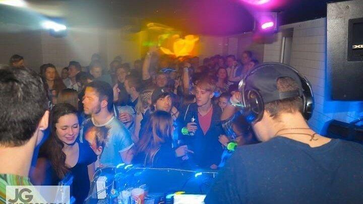 Partys wie diese dürfen im 'Kn4st' vorerst nicht mehr stattfinden. (Foto: pr) Partys wie diese dürfen im 'Kn4st' vorerst nicht mehr stattfinden. (Foto: pr)