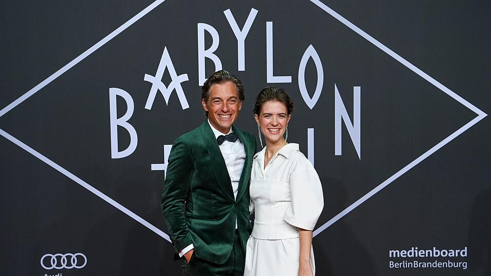 Die Schauspieler Volker Bruch und Liv Lisa Fries sind die Hauptdarsteller der TV-Serie &laquo;Babylon Berlin&raquo; (Archivbild)