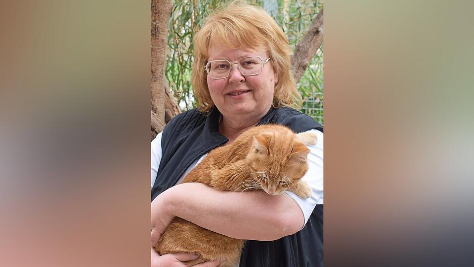 Tierschützerin Ilona Wojahn mit Kater Garfield