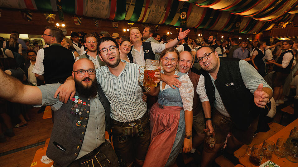 Die Partybilder vom Dienstag, 13. August 2024, aus dem Festzelt Weckmann. Die Partybilder vom Dienstag, 13. August 2024, aus dem Festzelt Weckmann.