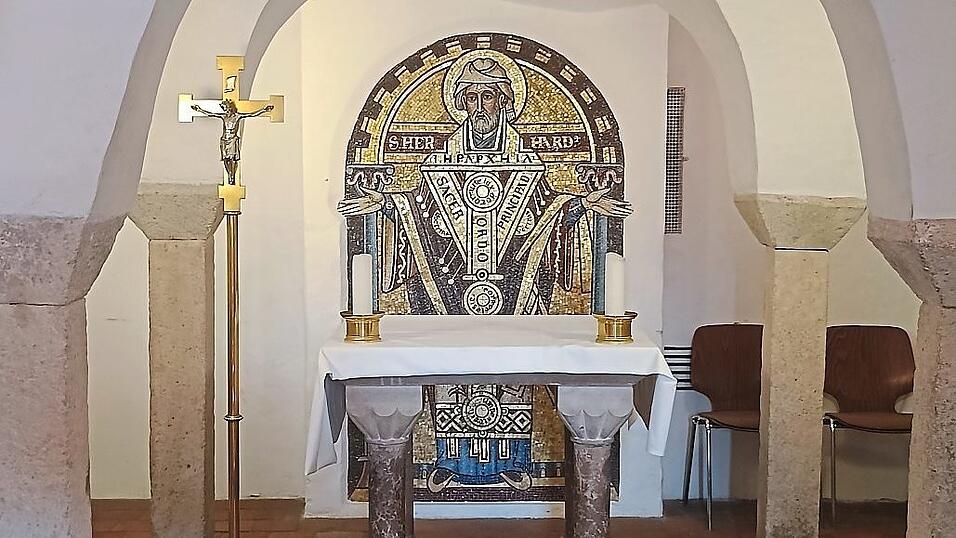 Bei einer Sanierung kam das Erhardi-Mosaik in die Kapelle.