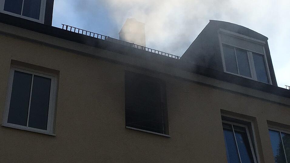 Am Montag musste die Feuerwehr gleich zweimal zu einem Brand in der Hagrainerstraße aufbrechen. Am Montag musste die Feuerwehr gleich zweimal zu einem Brand in der Hagrainerstraße aufbrechen.