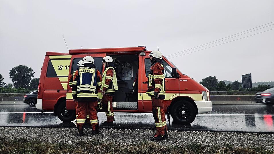 Der BMW schleuderte auf der A92 von der Fahrbahn.