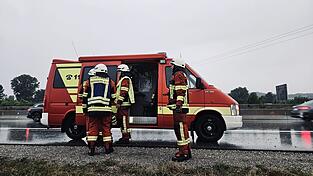 Der BMW schleuderte auf der A92 von der Fahrbahn. Der BMW schleuderte auf der A92 von der Fahrbahn.
