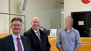 Da haben die Anwälte gut lachen: Freispruch für einen wegen angeblicher Tötungsdelikte angeklagten Arzt. Da haben die Anwälte gut lachen: Freispruch für einen wegen angeblicher Tötungsdelikte angeklagten Arzt.