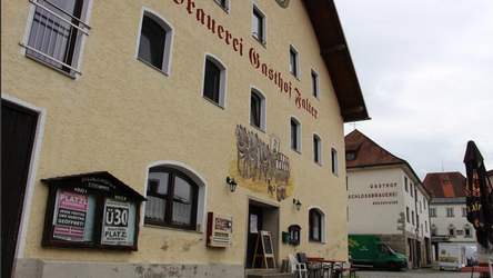 Sowohl in die Schlossbrauerei als auch in die Brauerei Falter in Drachselsried wurde eingebrochen. Jetzt sucht die Polizei nach Zeugen.