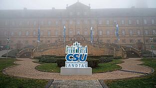 Kloster Banz im Nebel: Zumindest die Verwirrung um das bayerische Klimaziel hat sich gelichtet.