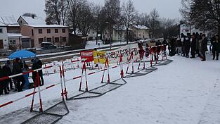 Sprüche wie „Kein Kreuz der AfD“ und „Für einen konsequenten Antifaschismus“ waren unter anderem auf Transparenten zu lesen. Sprüche wie „Kein Kreuz der AfD“ und „Für einen konsequenten Antifaschismus“ waren unter anderem auf Transparenten zu lesen.