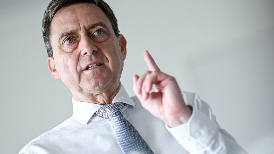 &laquo;Wenn nicht schnell und entschlossen gehandelt wird, dann fliegen uns zum Jahreswechsel die Finanzen um die Ohren&raquo;, warnt Oliver Blatt, Chef des GKV-Spitzenverbands.