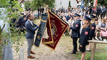 Mit einem gelungenen Festwochenende feierte die Freiwillige Feuerwehr Pfettrach ihr 150-jähriges Bestehen. Mit einem gelungenen Festwochenende feierte die Freiwillige Feuerwehr Pfettrach ihr 150-jähriges Bestehen.