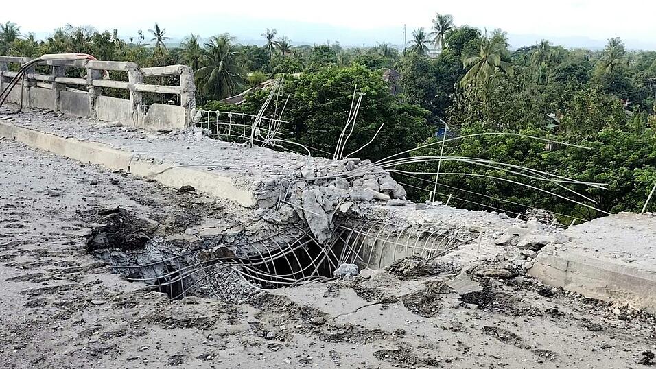 Die Bomben trafen einen Markt und eine Br&uuml;cke.