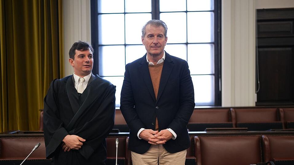 Der Vater, Stephan Hensel, wurde von seinem Anwalt Philip von der Meden begleitet.