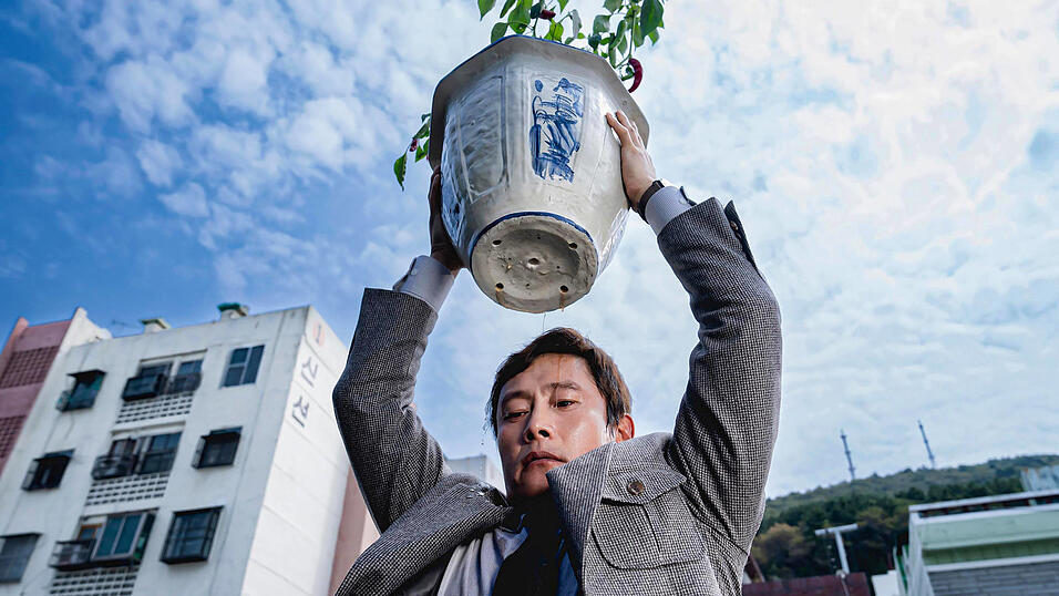 Man-su braucht dringend einen Job. Man-su braucht dringend einen Job.