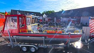 Das neue Mehrzweckboot wurde gesegnet.