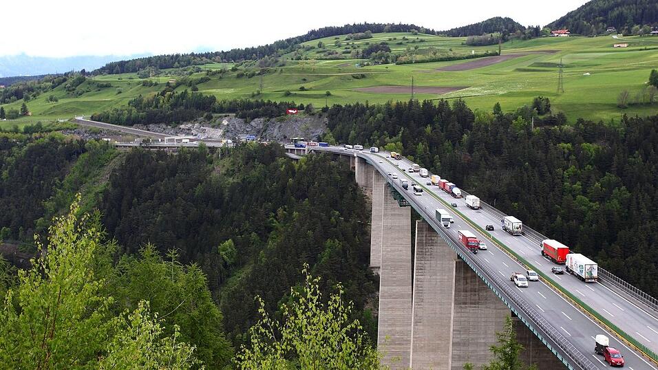 Meist herrscht auf der Brennerstrecke viel Verkehr. (Archivbild)