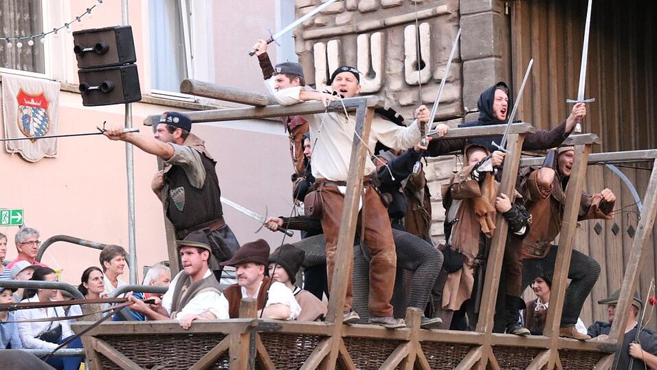 Bilder der Gruppe 'Gr&uuml;n' des Drachenstich-Festspiels.