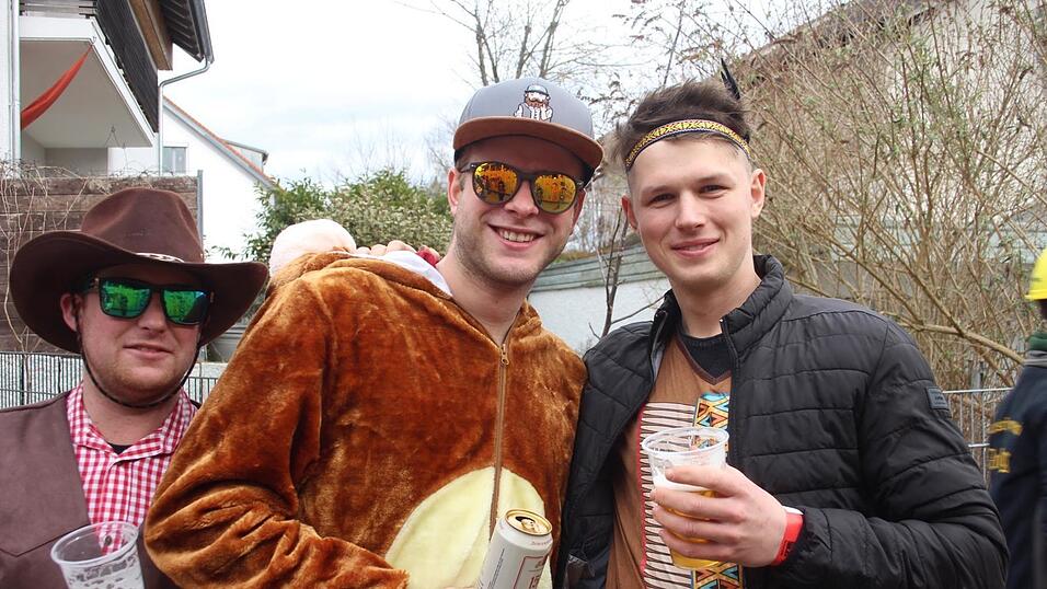 Viele Faschings-Fans haben sich am Samstag den Umzug in Langenbach angesehen. Viele Faschings-Fans haben sich am Samstag den Umzug in Langenbach angesehen.