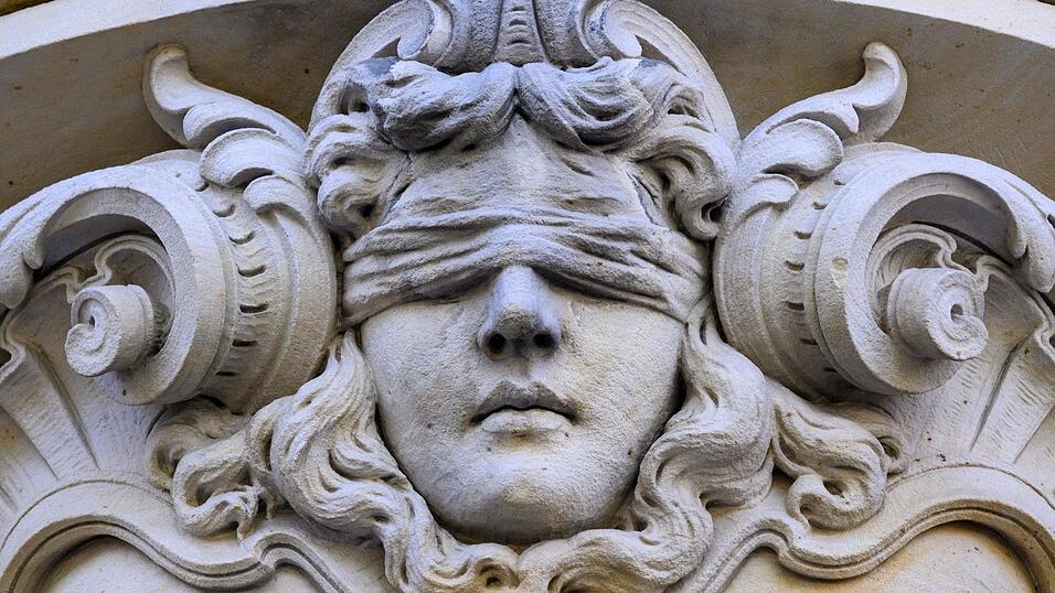 Drei M&auml;nner soll die Frau im Sommer und Herbst vergangenen Jahres in Roding angegriffen und verletzt haben. Jetzt stand sie in Cham vor Gericht.