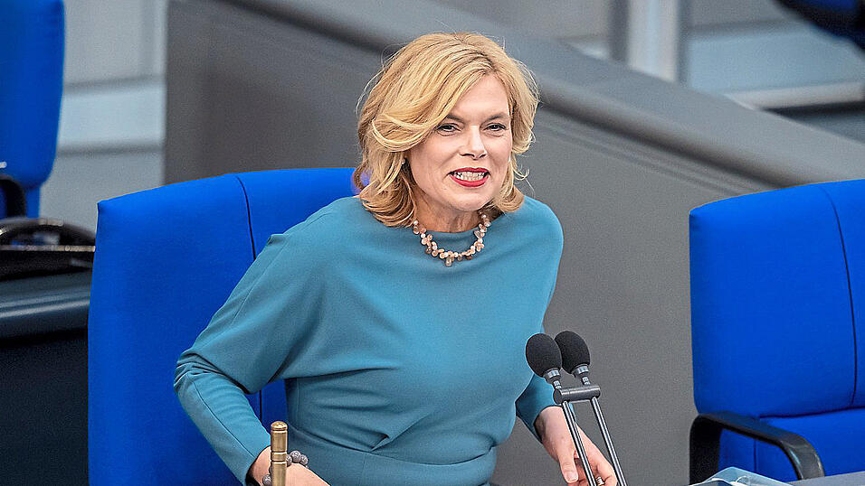 Protokollarisch ist die Bundestagspr&auml;sidentin die Nummer zwei im Staat und sie sollte eigentlich &uuml;berparteilich agieren. Weil sie sich nicht daran h&auml;lt, gilt Julia Kl&ouml;ckner inzwischen als umstritten.