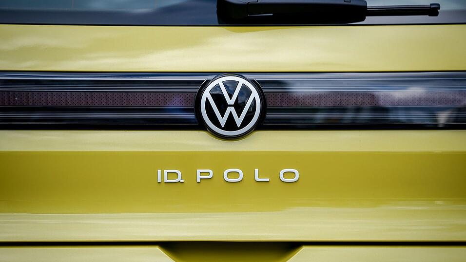 Die neuen E-Autos von VW sind beliebt. Wegen der Krise in China sinken die Auslieferungen dennoch deutlich. (Archivbild)