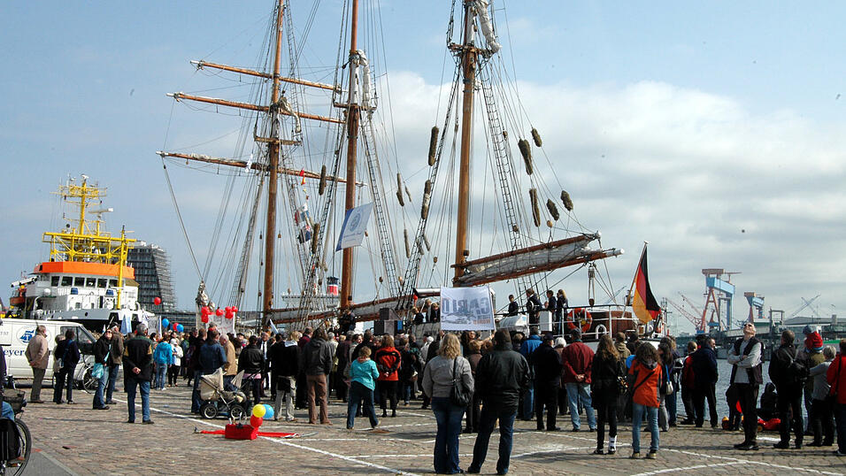Rückkehr und Begrüßung am 24.04.2010 in Kiel Rückkehr und Begrüßung am 24.04.2010 in Kiel