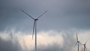 Am Wochenende bläst es weiter kräftig. (Symbolbild) Am Wochenende bläst es weiter kräftig. (Symbolbild)