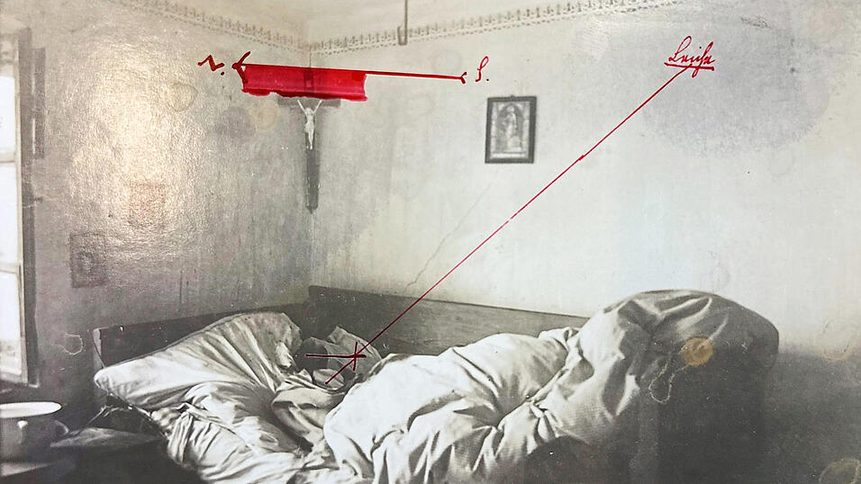 In diesem Bett wurde der Ermordete aufgefunden.