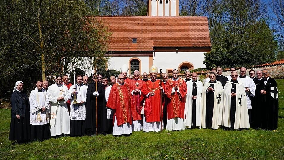 Die geistlichen Vertreter der beiden Bist&uuml;mer M&uuml;nchen-Freising und Passau sowie die Delegation des Deutschen Ordens.