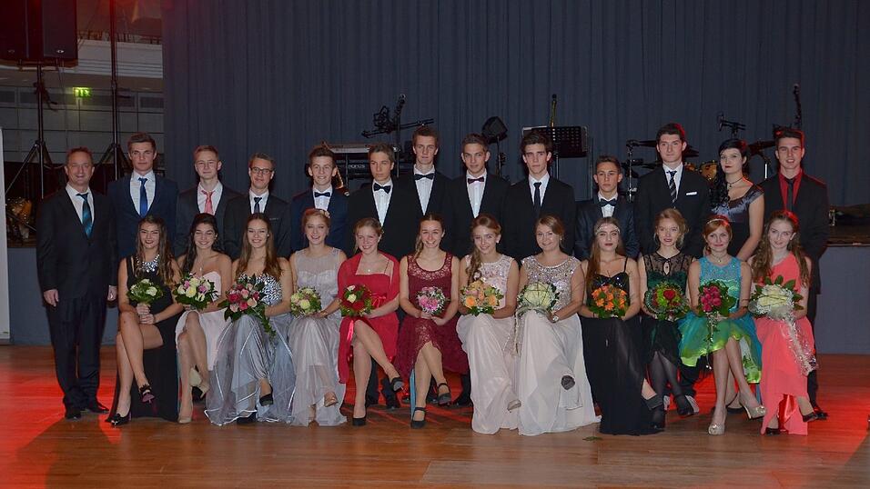 Die Bilder vom Abschlussball der Tanzschule Seidel in der Fraunhofer-Halle am 28. November. Die Bilder vom Abschlussball der Tanzschule Seidel in der Fraunhofer-Halle am 28. November.