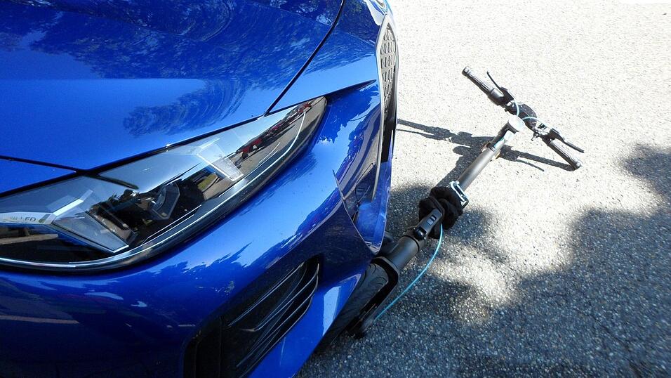 Beim Unfall wurde ein 52-jähriger Straubinger leicht verletzt. Beim Unfall wurde ein 52-jähriger Straubinger leicht verletzt.