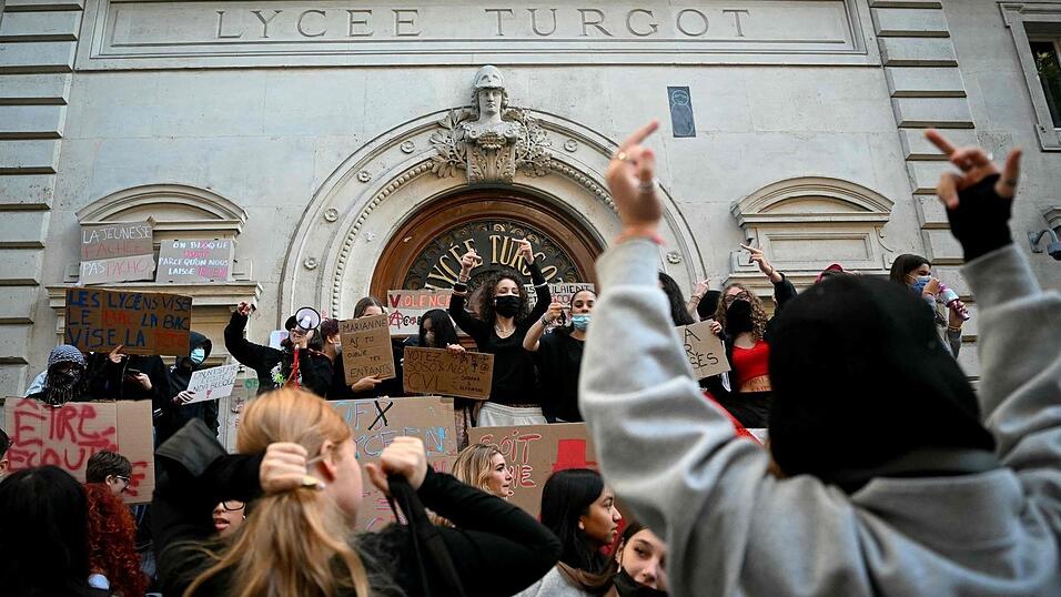 Die Proteste an Frankreichs Schulen dauern an. Die Proteste an Frankreichs Schulen dauern an.
