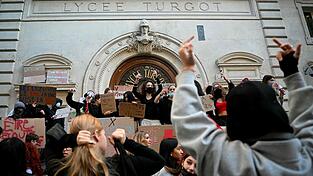 Die Proteste an Frankreichs Schulen dauern an. Die Proteste an Frankreichs Schulen dauern an.