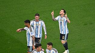 Lionel Messi (r.) nach seinem WM-Rekordtor. Lionel Messi (r.) nach seinem WM-Rekordtor.